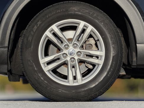 Used 2020 Ford Explorer XLT image 19