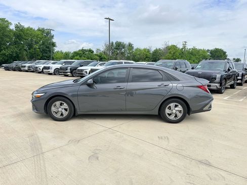 Used 2024 Hyundai Elantra SE FWD image 8