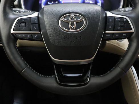Used 2023 Toyota Highlander Limited FWD image 25