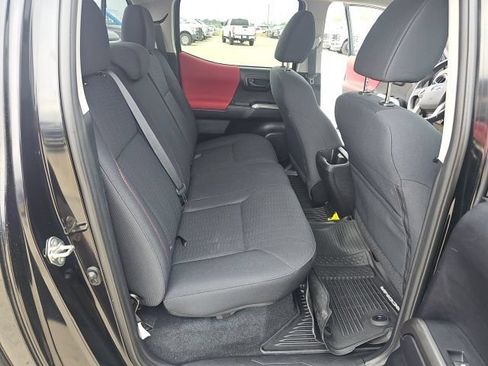 Used 2019 Toyota Tacoma SR5 AWD/4WD image 12