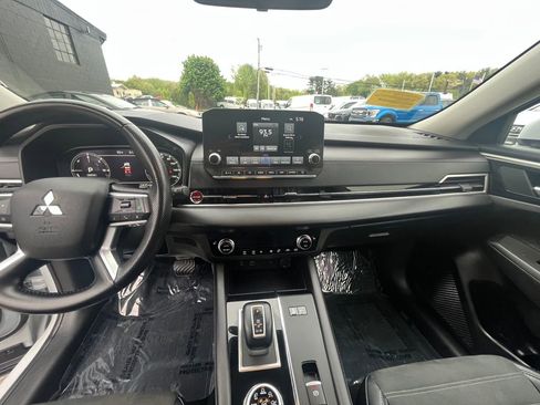 Used 2024 Mitsubishi Outlander Ralliart AWD/4WD image 32