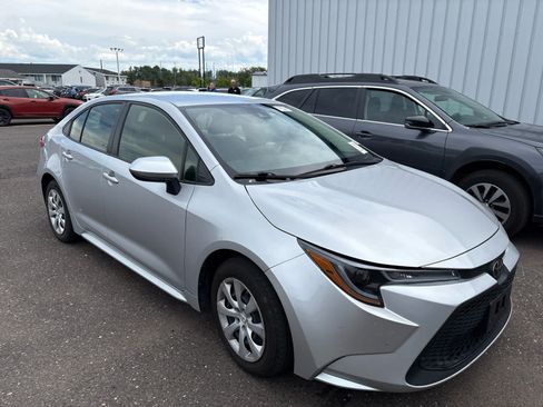 Used 2022 Toyota Corolla LE FWD image 3