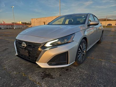 Used 2023 Nissan Altima 2.5 SV image 4