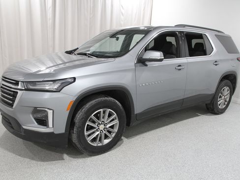 Certified 2023 Chevrolet Traverse LT image 3