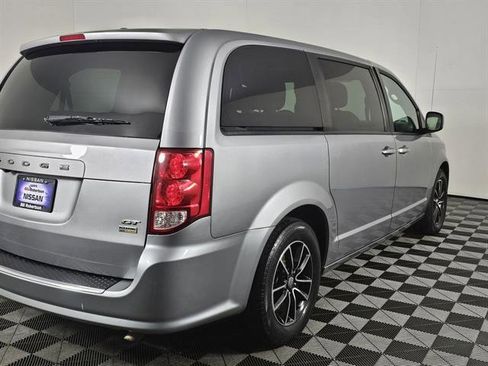 Used 2019 Dodge Grand Caravan GT image 4