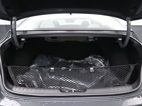 Used 2025 Hyundai Elantra Limited image 32