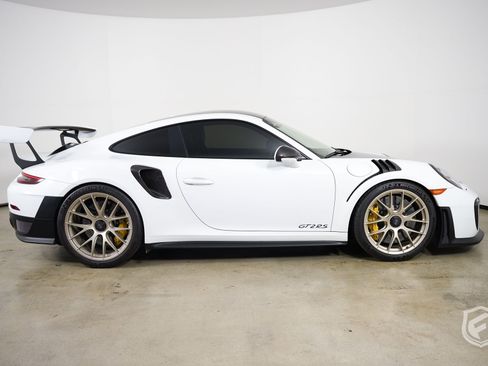 Used 2018 Porsche 911 GT2 RS RWD image 10