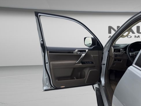 Used 2018 Lexus GX 460 image 9