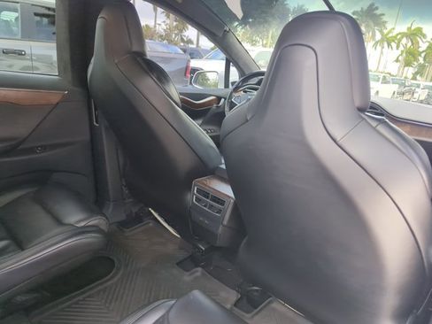 Used 2017 Tesla Model X 90D AWD/4WD image 18