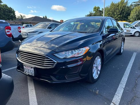 Used 2020 Ford Fusion SE FWD image 2