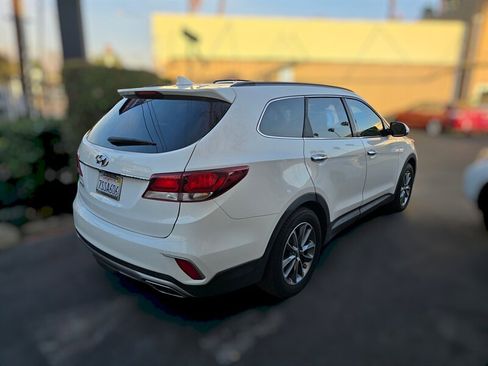 Used 2017 Hyundai Santa Fe SE image 5