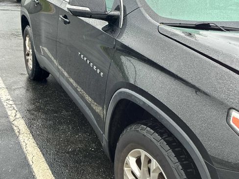 Used 2019 Chevrolet Traverse LT FWD image 1