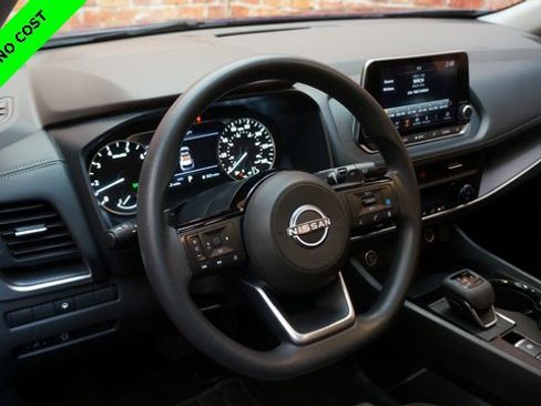 Used 2023 Nissan Rogue SV image 9