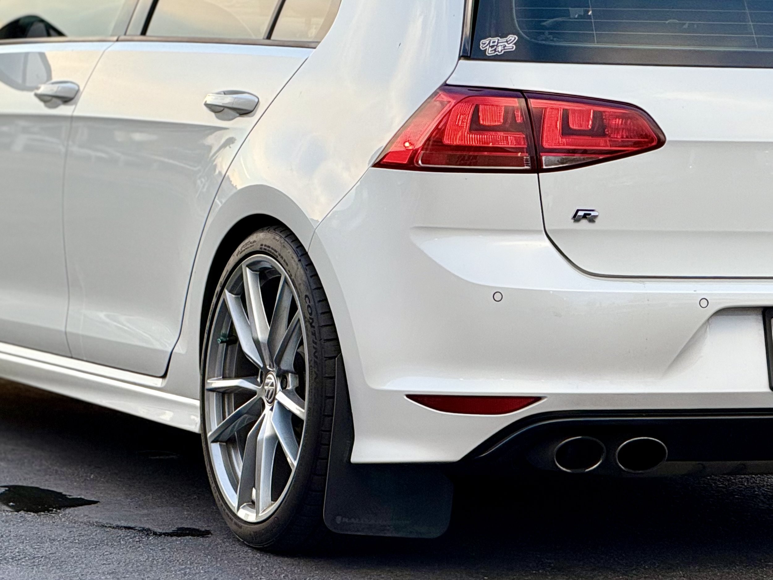 Used 2017 Volkswagen Golf R 4-Door AWD/4WD image 17