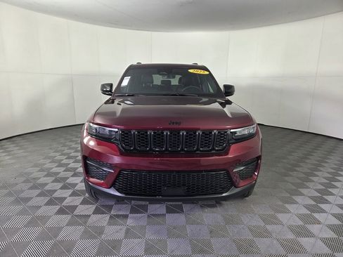 Certified 2025 Jeep Grand Cherokee Altitude AWD/4WD image 3