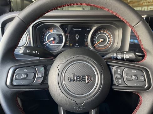 Used 2024 Jeep Wrangler Unlimited Rubicon image 35