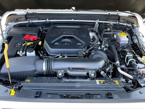 Certified 2025 Jeep Wrangler Unlimited Rubicon w/ Convenience Group image 36