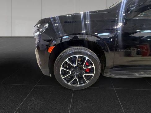 Used 2022 Chevrolet Suburban RST w/ Sport Performance Package image 9