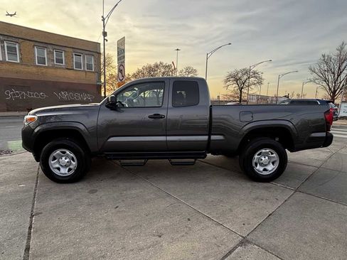 Used 2022 Toyota Tacoma SR image 9