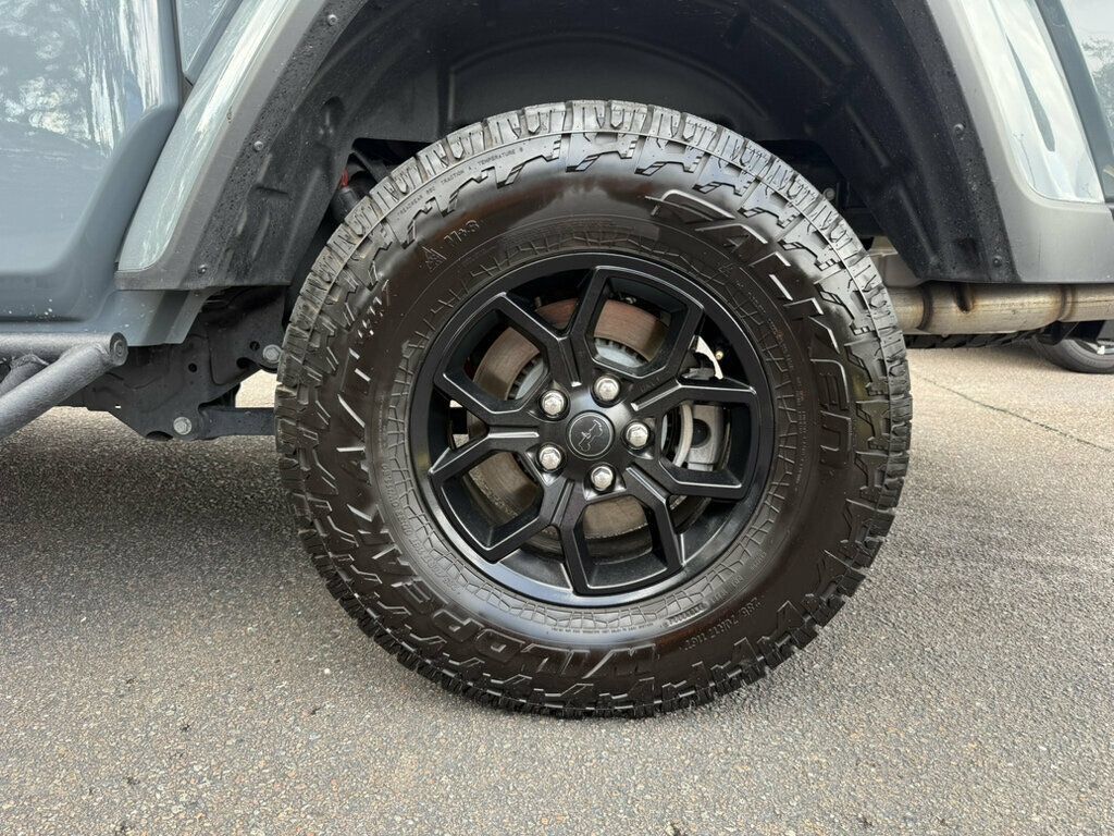 Used 2025 Jeep Gladiator Sport AWD/4WD image 9