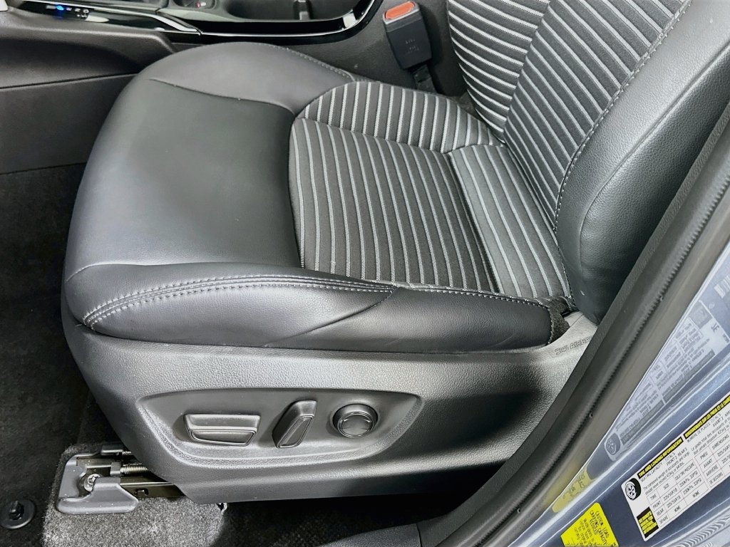 Used 2025 Toyota Corolla Cross AWD Hybrid w/ Convenience Package image 19