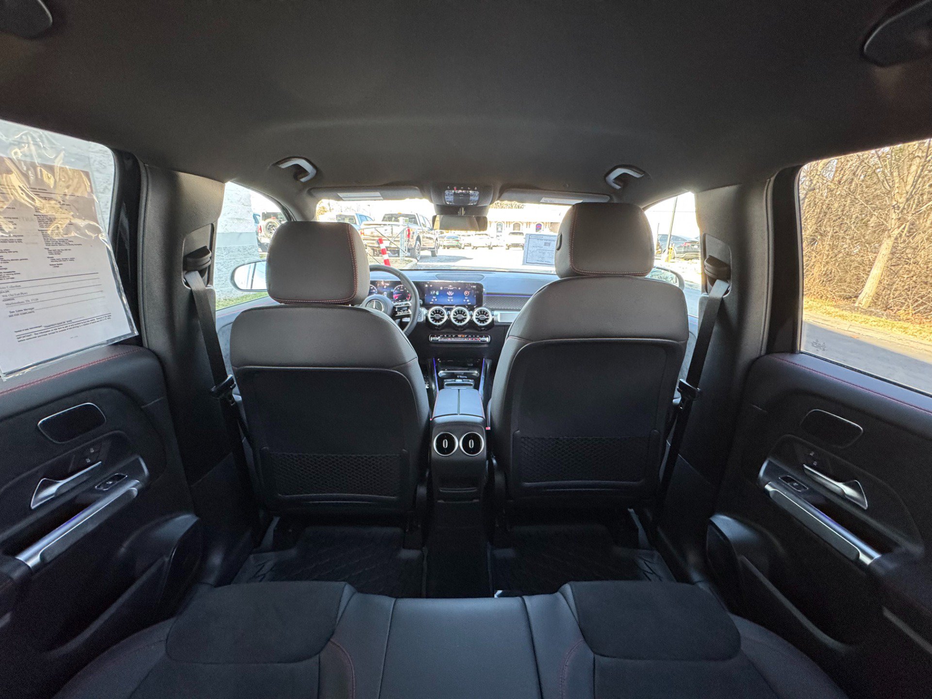Used 2025 Mercedes-Benz GLB 250 w/ AMG Night Package image 43
