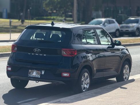 Used 2020 Hyundai Venue SE FWD image 5
