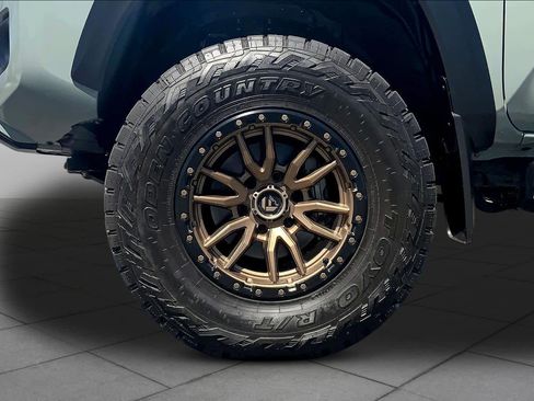 Used 2023 Toyota Tacoma TRD Off-Road image 10