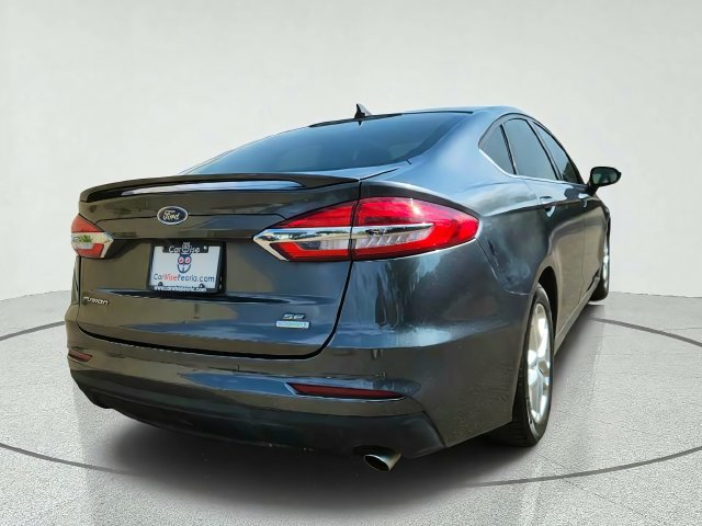 Used 2019 Ford Fusion SE FWD image 3