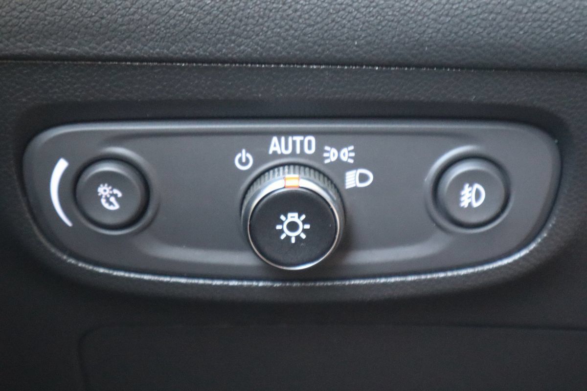 Used 2023 Buick Encore GX Preferred w/ Cold Weather Comfort Package FWD image 28