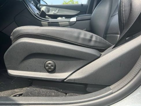 Used 2019 Mercedes-Benz GLC 300 4MATIC image 10