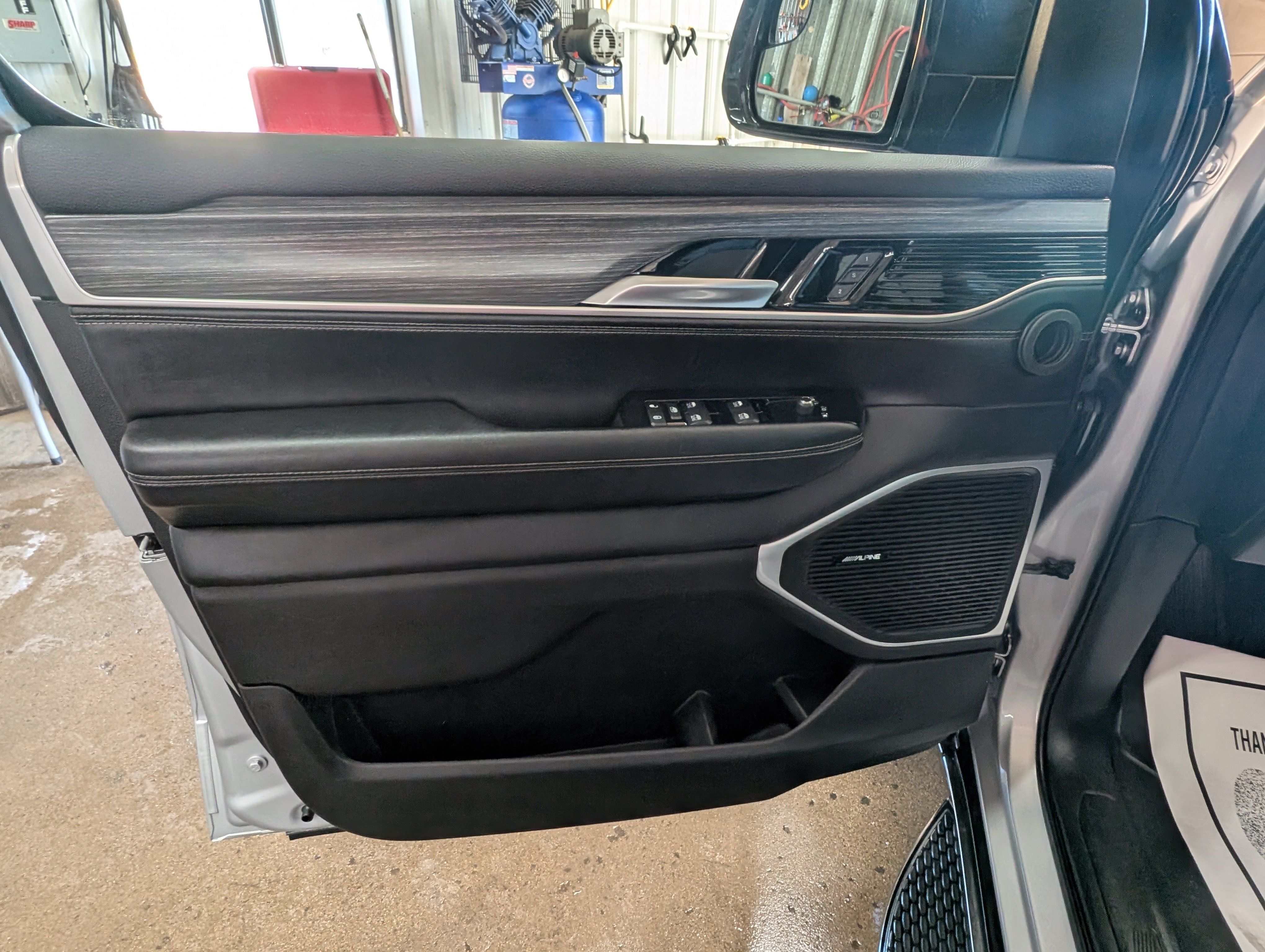 Used 2024 Jeep Wagoneer L Series II w/ Flexible Seating Group AWD/4WD image 13