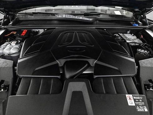 Used 2025 Porsche Cayenne Coupe image 25