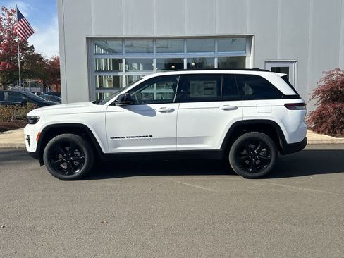 New 2025 Jeep Grand Cherokee Limited w/ Luxury Tech Group II image 2