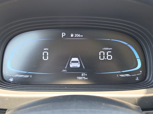 Used 2023 Hyundai Venue Limited FWD image 18