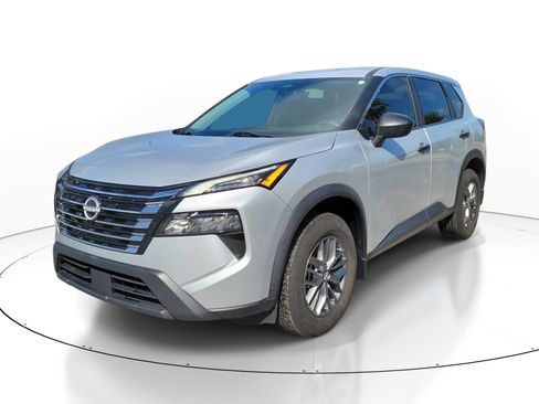 Certified 2024 Nissan Rogue S FWD image 3