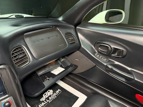 Used 2002 Chevrolet Corvette Coupe w/ Preferred Equipment Group2 image 31