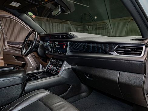 Used 2022 GMC Yukon XL Denali image 15