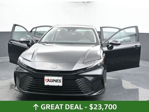 Used 2025 Toyota Camry LE image 52