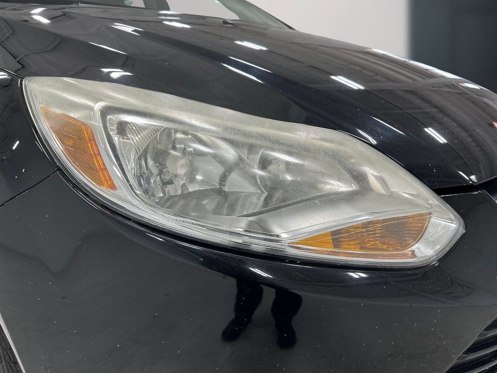 Used 2014 Ford Focus SE w/ Equipment Group 201A FWD image 11