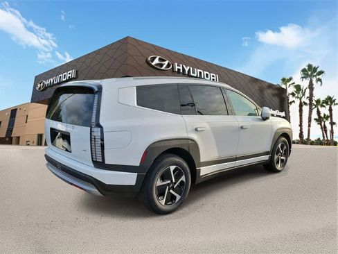 New 2026 Hyundai Ioniq 9 SE image 3