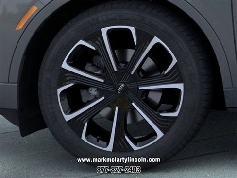 New 2025 Lincoln Nautilus Reserve image 19