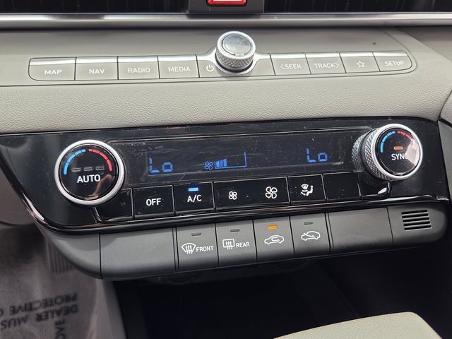 Used 2024 Hyundai Elantra SEL FWD image 24