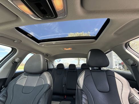 Used 2022 Hyundai Elantra Limited image 16