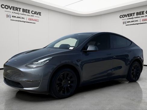 Used 2022 Tesla Model Y Long Range image 3