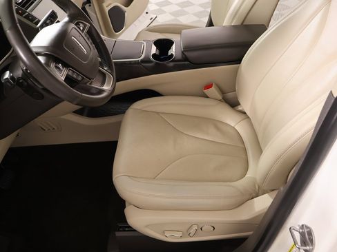 Used 2020 Lincoln Nautilus Reserve w/ Equipment Group 201A image 11