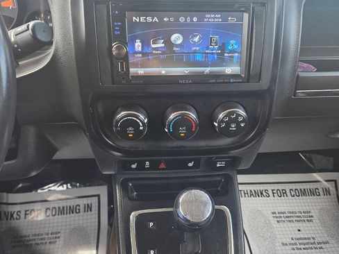 Used 2017 Jeep Patriot Latitude FWD image 9