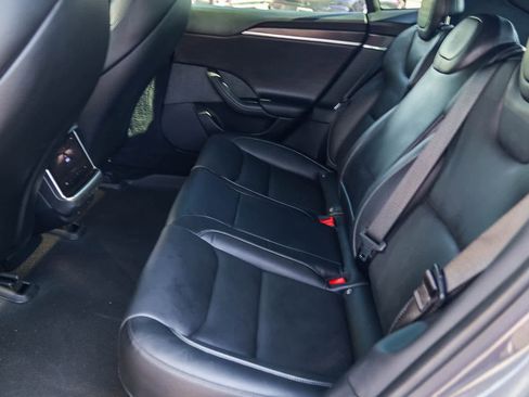 Used 2022 Tesla Model S Plaid image 18
