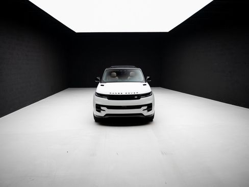Used 2024 Land Rover Range Rover Sport SE image 79