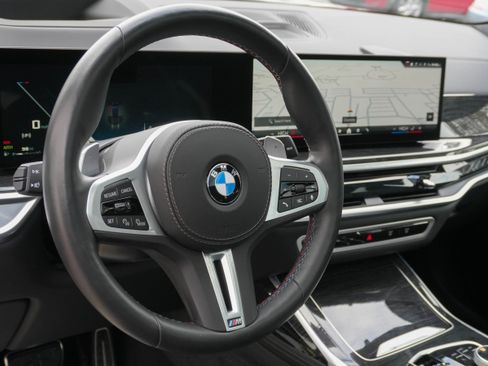 Certified 2025 BMW X7 M60i image 9